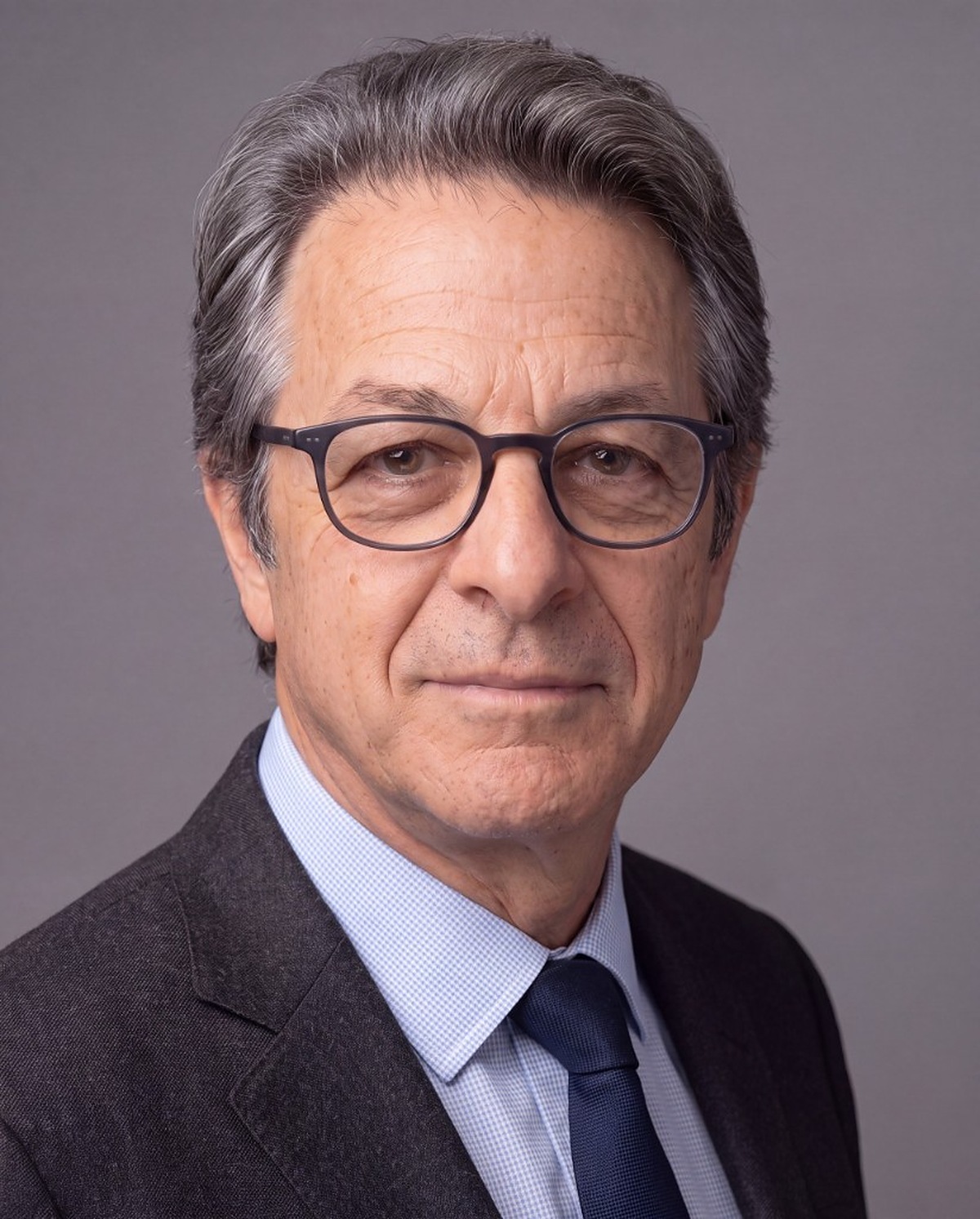 Egemen Mustafa Şener biyografi ana portresi